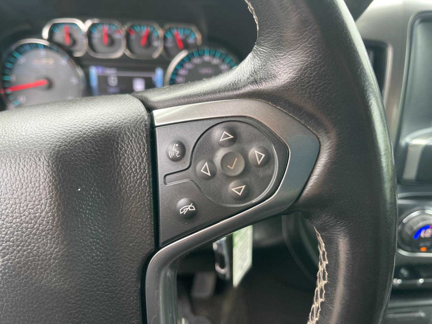 2018 Black /Black Chevrolet Silverado 1500 LTZ Z71 Crew Cab 4WD (3GCUKSEC4JG) with an 5.3L V8 OHV 16V engine, 8-Speed Automatic transmission, located at 547 E. Main St., Orwell, OH, 44076, (440) 437-5893, 41.535435, -80.847855 - This 2018 Chevrolet Silverado 1500 LTZ Z71 Crew Cab is a well-appointed and highly capable full-size pickup. It's powered by a 5.3L Vortec V8 engine paired with an 8-speed automatic transmission and 3.42 gearing, enabling an impressive 9,300-pound towing capacity. The Z71 off-road package includes f - Photo#25
